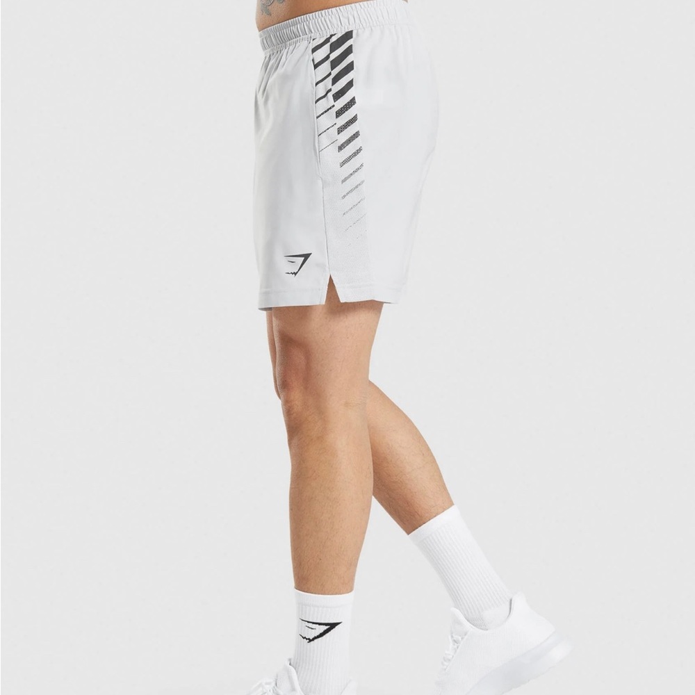 Gymshark sport stripe 7” shorts